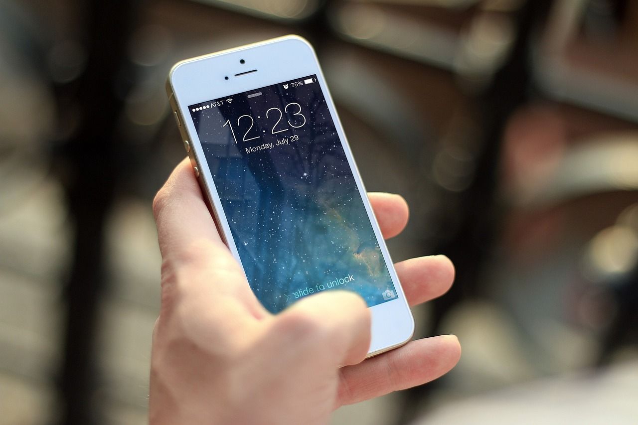 Folie ochronne do telefonów – czy warto je kupować przez internet?