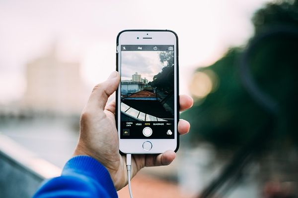 Chronimy smartfon przed uszkodzeniami - akcesoria ochronne